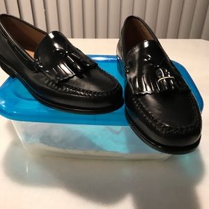 Brand new black Weejuns Tassel Loafer, never worn. Leather